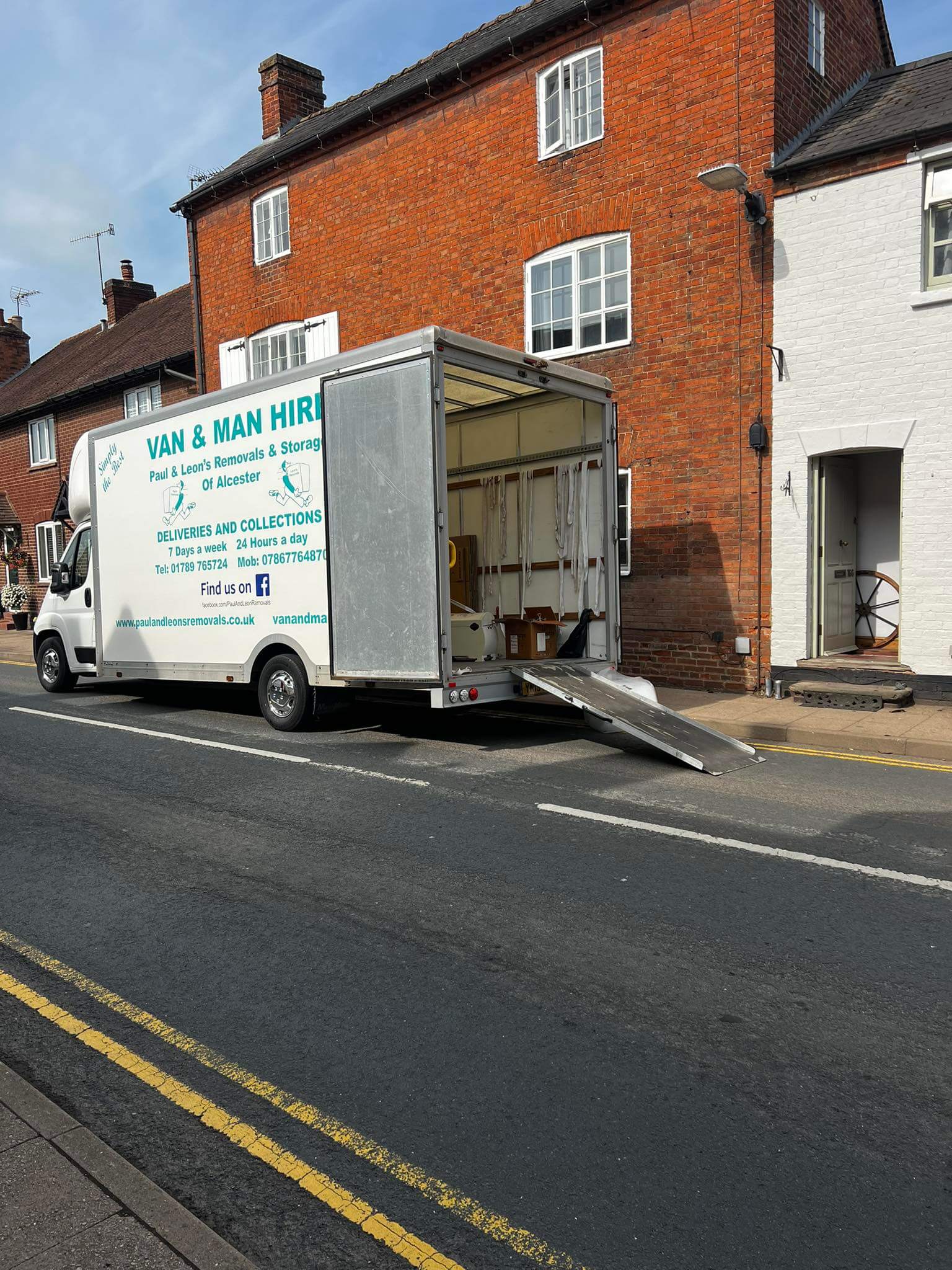 Paul and Leons Removals helping with a house move in Evesham